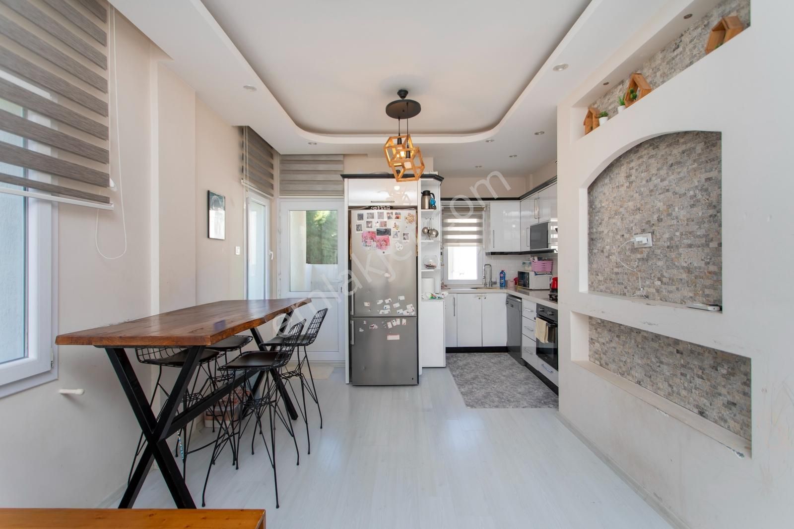 Foça Atatürk Mah. Satılık Tadilatlı 3+1 Daire - Görsel 12