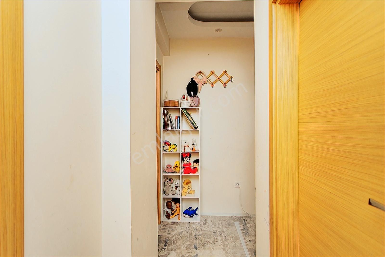 Foça Atatürk Mah. Satılık Tadilatlı 3+1 Daire - Görsel 32