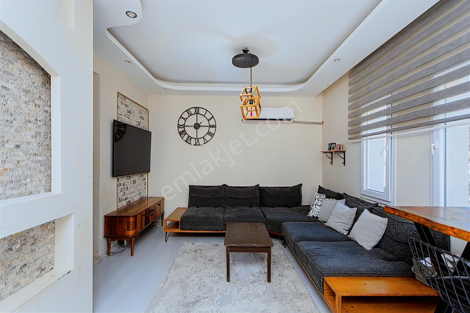 Foça Atatürk Mah. Satılık Tadilatlı 3+1 Daire - Görsel 5