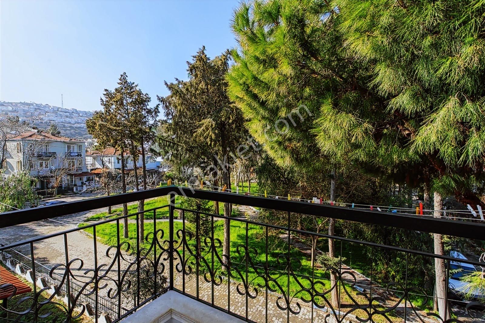 Foça Atatürk Mah. Satılık Tadilatlı 3+1 Daire - Görsel 18