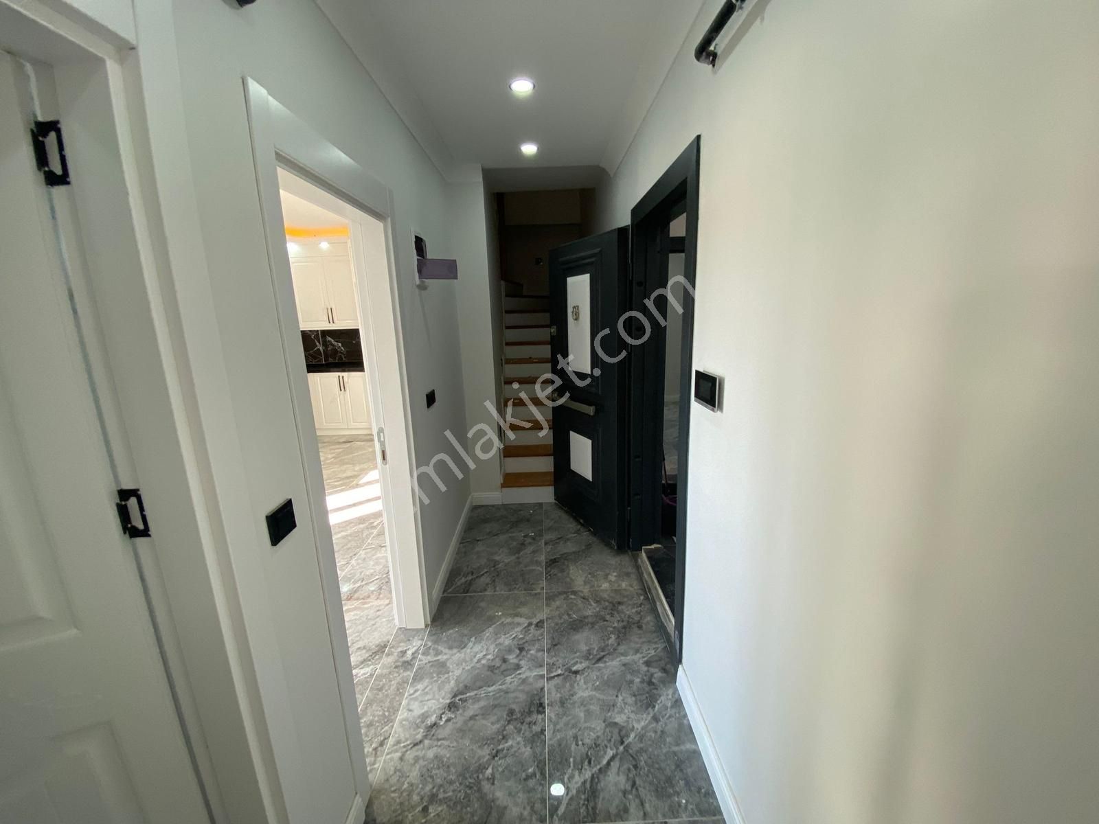 Kozanovadan Darıcada Merkezi Konumda 3+1 Ferah Dubleks - Görsel 2