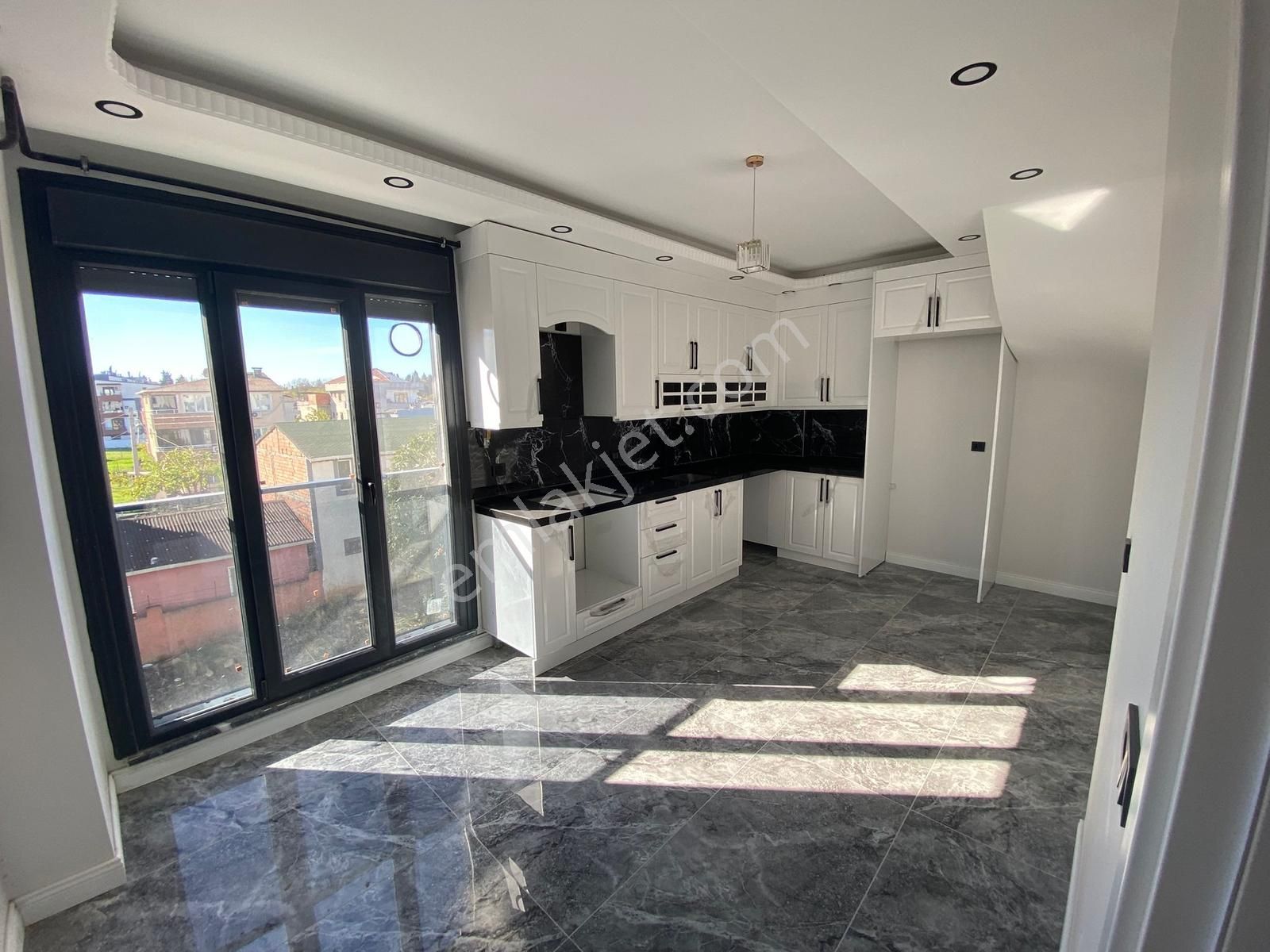 Kozanovadan Darıcada Merkezi Konumda 3+1 Ferah Dubleks - Görsel 19