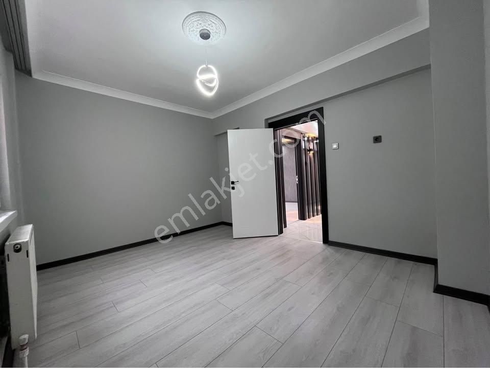 Beylikdüzü Cumhuriyet Mh. Metrobüse Yakın 5 Dk Mesafede 2+1 Dairemiz... - Görsel 5