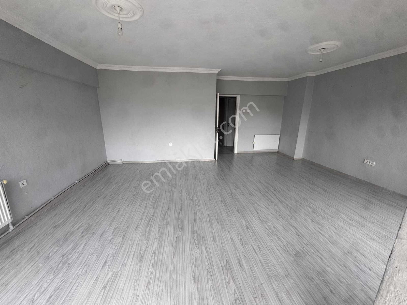 Çanakkale Merkez Cevatpaşa Mahallesi Cadde Üstü Satılık 2+1 - Görsel 4