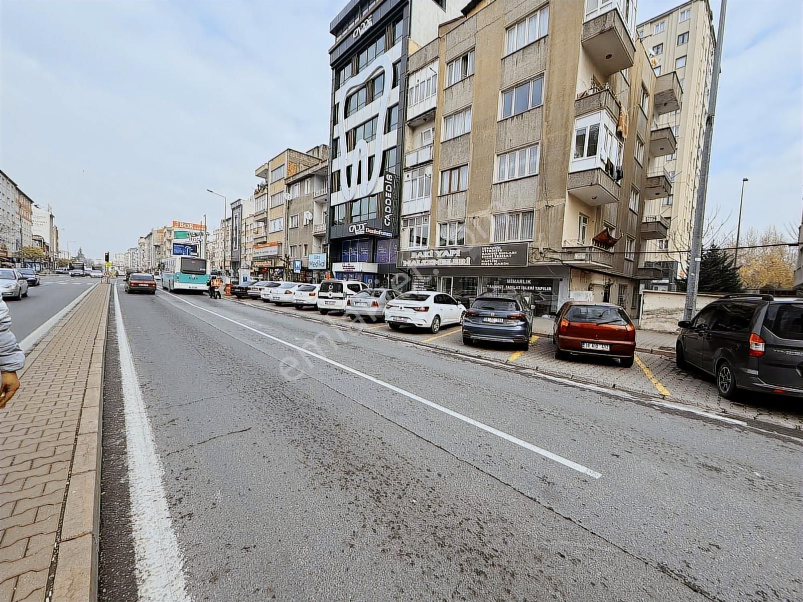 Devlet Hastanesi Caddesi Üzerinde Satılık 2+1 Fırsat Daire - Görsel 8