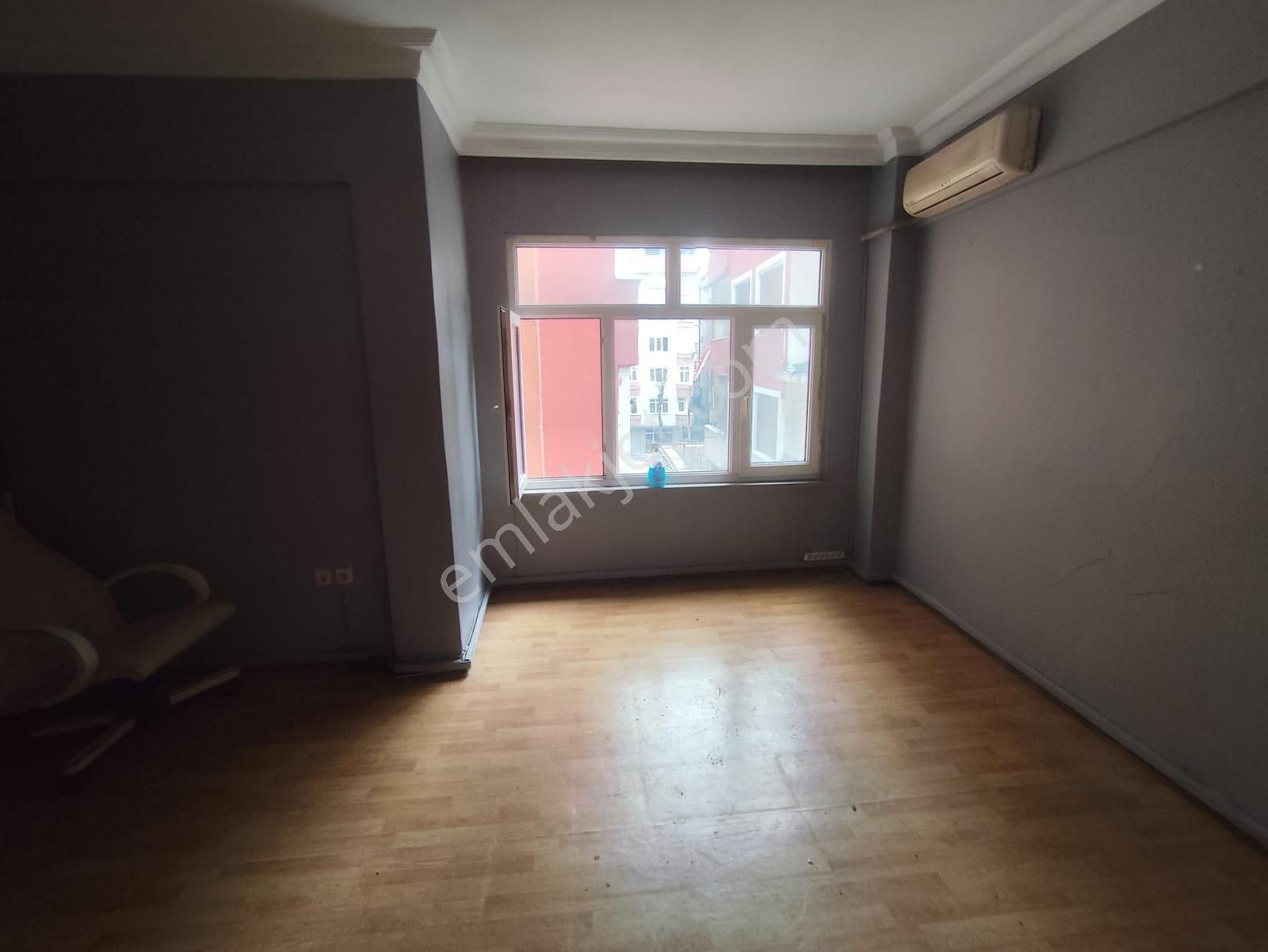 Azmir'den Belediye Karşısı Kiralık 20 M2 Ofis For Rent