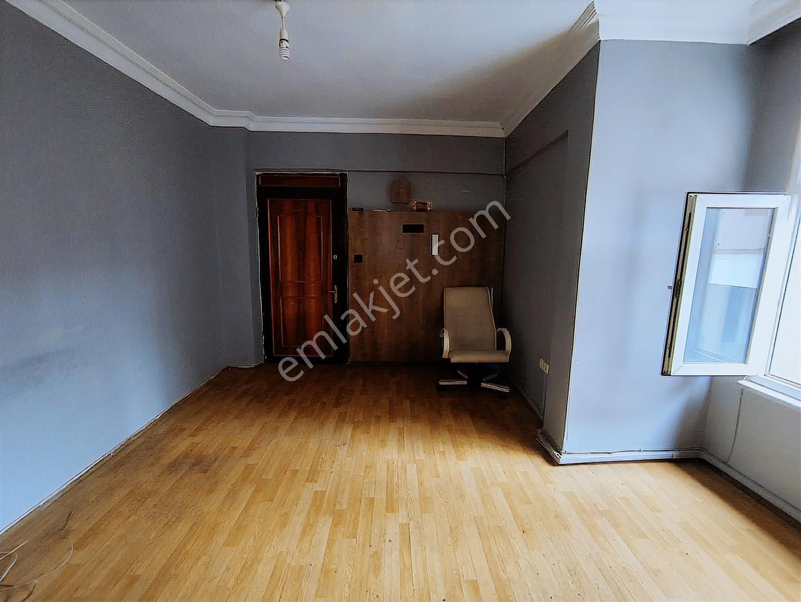 Azmir'den Belediye Karşısı Kiralık 20 M2 Ofis For Rent - Görsel 3