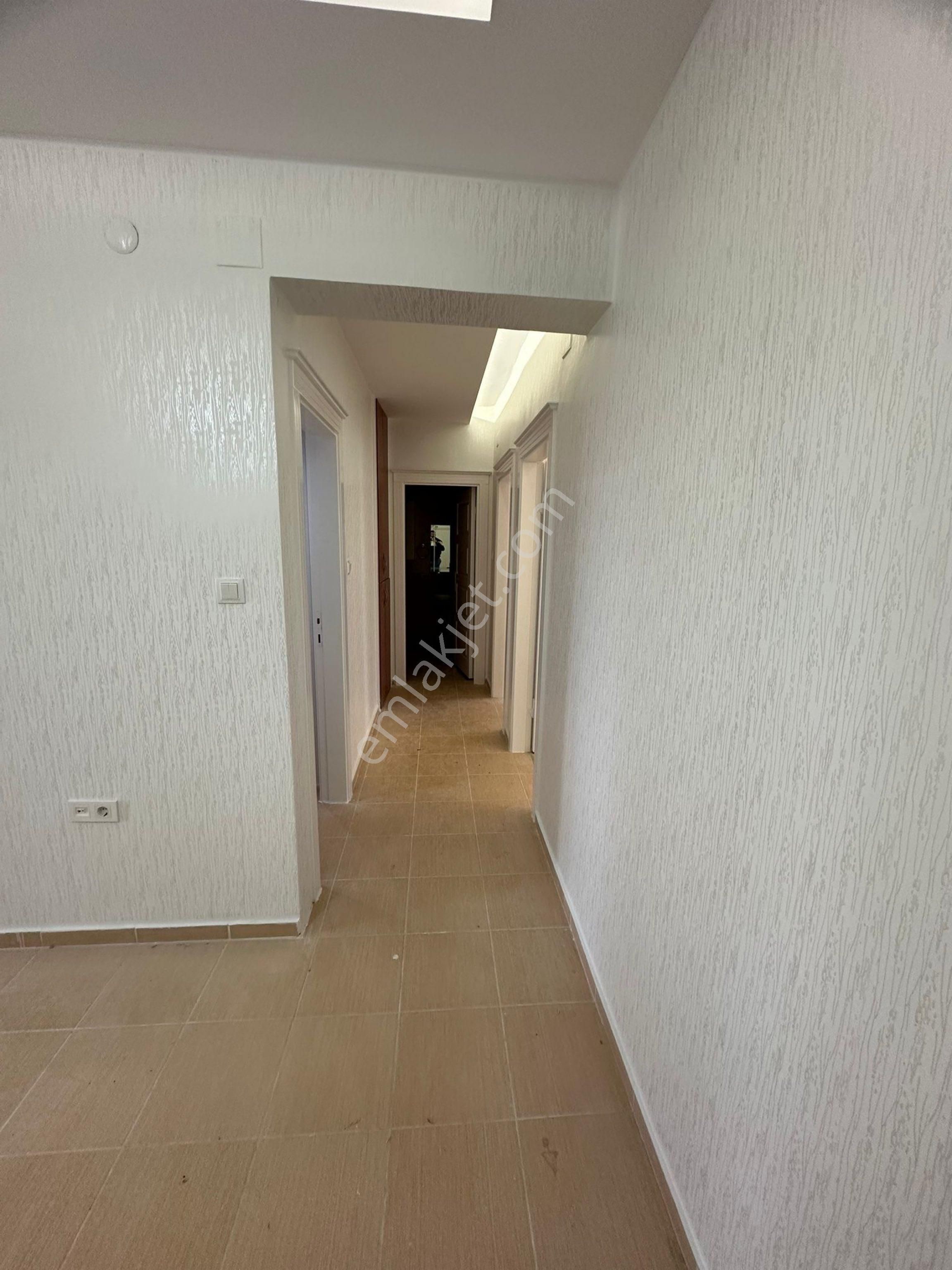 Güneykent Taksi Durağı Civarı Geniş 3+1 Çift Balkon