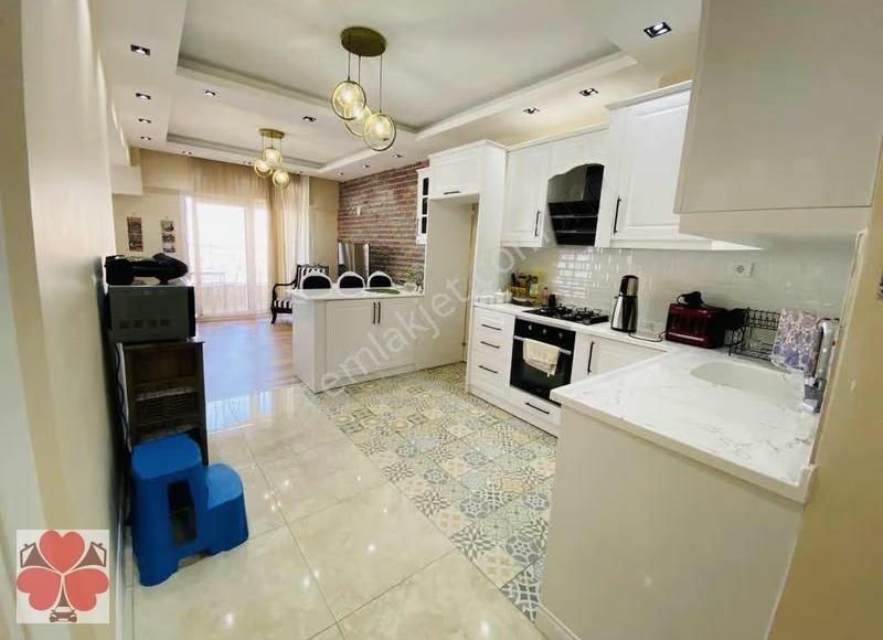 Yonca'dan Akdeniz Mahallesi Denize Sıfır Eşyalı Kiralık 2+1 - Görsel 9