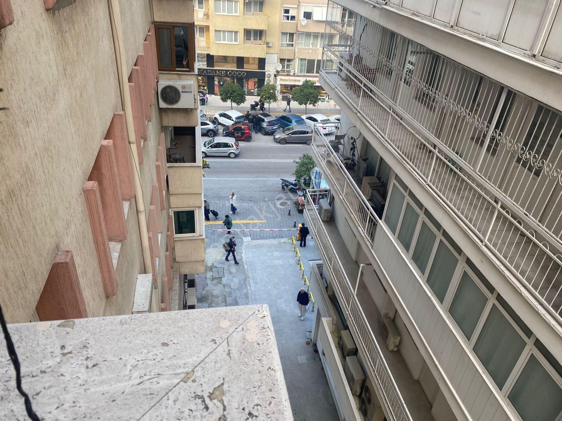 İnöncadde Uzeri Noktada Asansörlü Otoparklı Dogalgaz Asansör