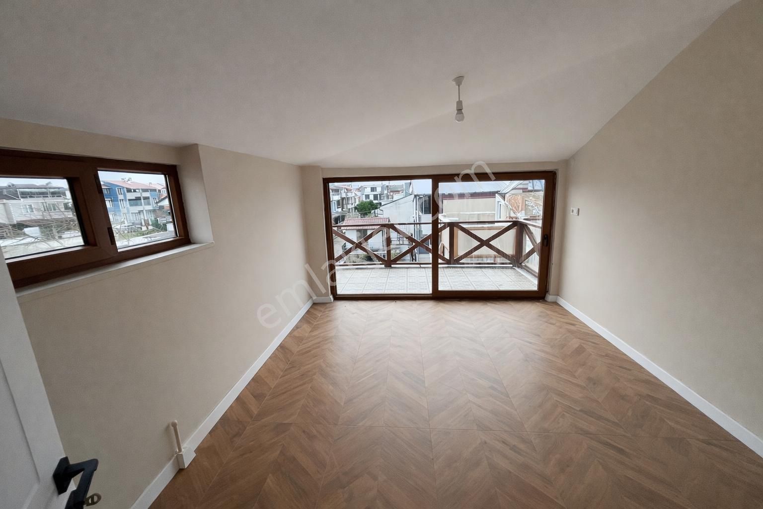 Kocaali Yalıda Denize 1. Parsel 3+1 Manzaralı Tripleks Villa - Görsel 19