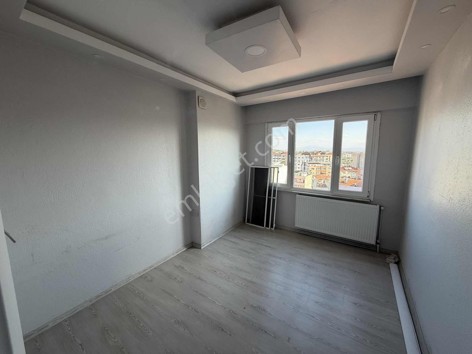 Mega Emlaktan Çarşı Merkezde Kiralık 3+1 Daire - Görsel 15