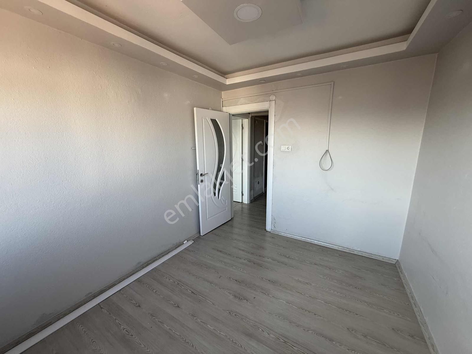 Mega Emlaktan Çarşı Merkezde Kiralık 3+1 Daire - Görsel 5