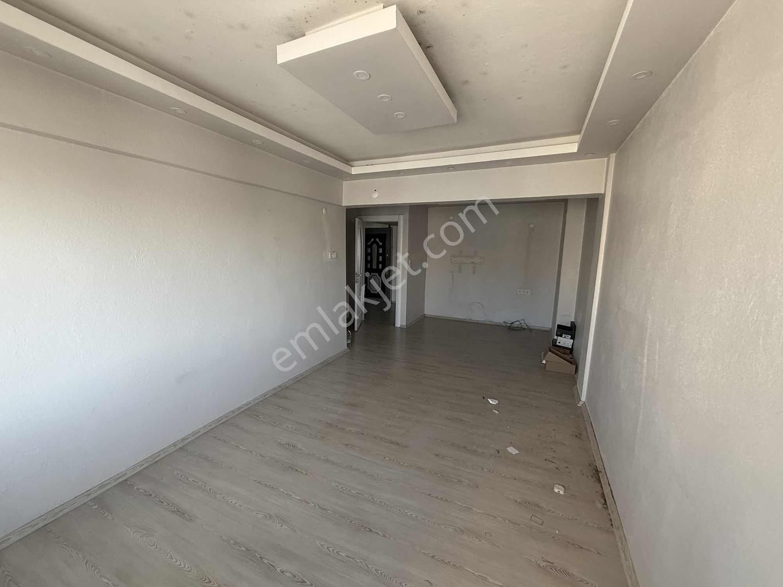 Mega Emlaktan Çarşı Merkezde Kiralık 3+1 Daire - Görsel 8