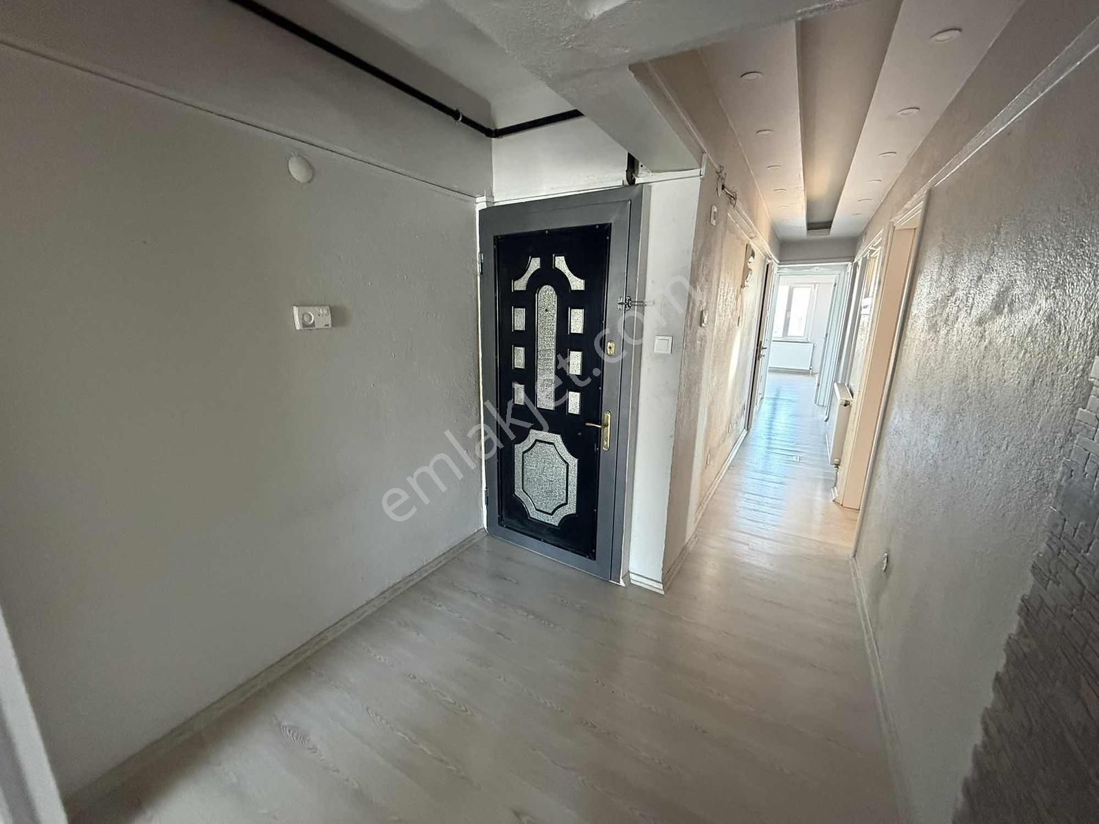 Mega Emlaktan Çarşı Merkezde Kiralık 3+1 Daire - Görsel 4