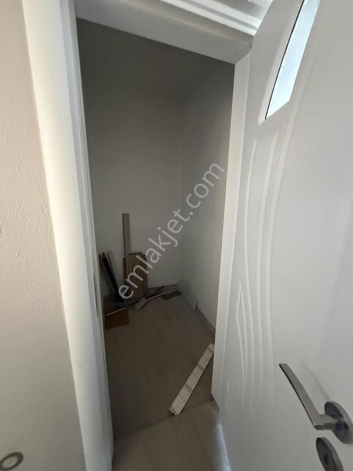 Mega Emlaktan Çarşı Merkezde Kiralık 3+1 Daire - Görsel 2