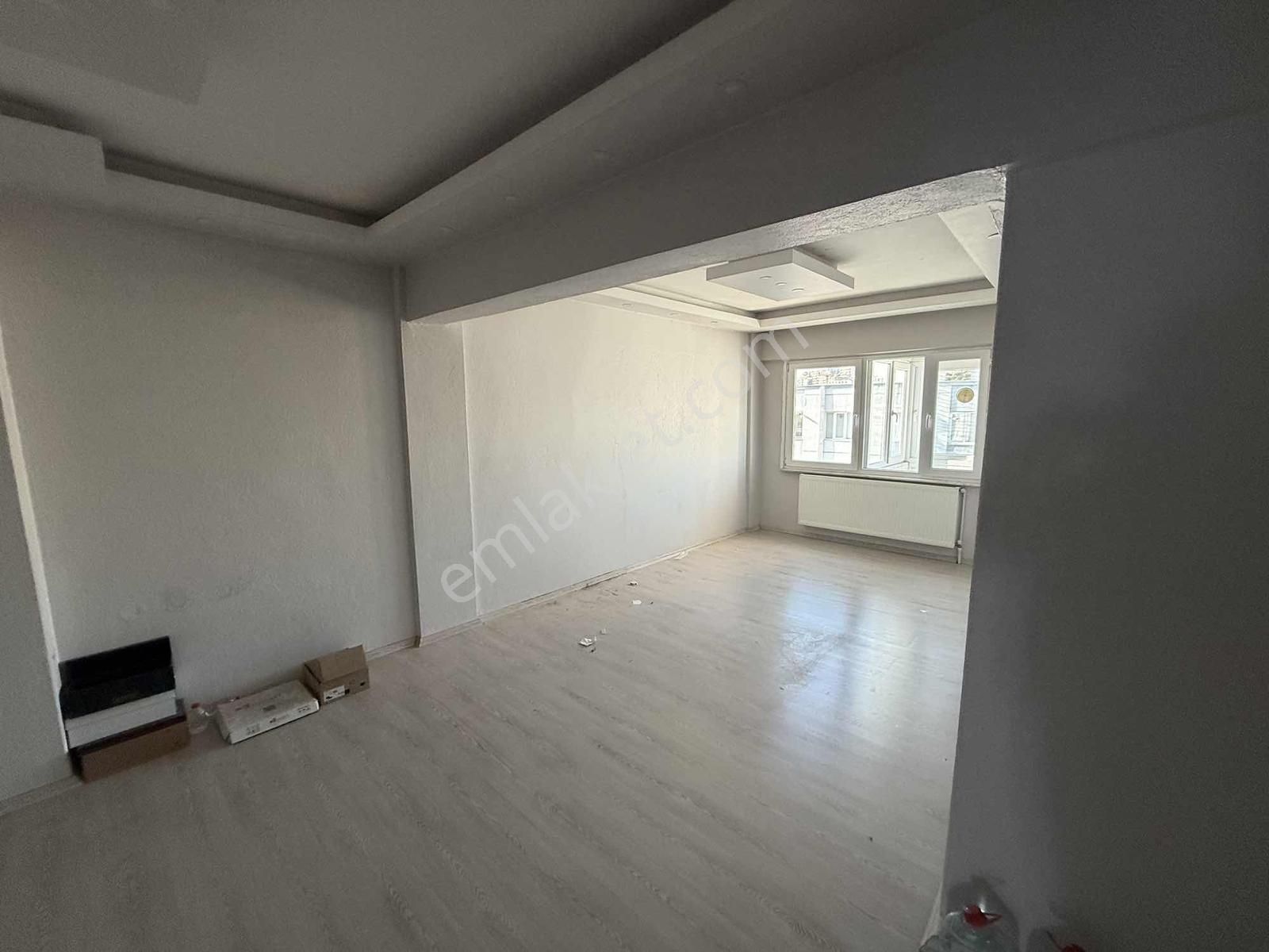 Mega Emlaktan Çarşı Merkezde Kiralık 3+1 Daire - Görsel 13