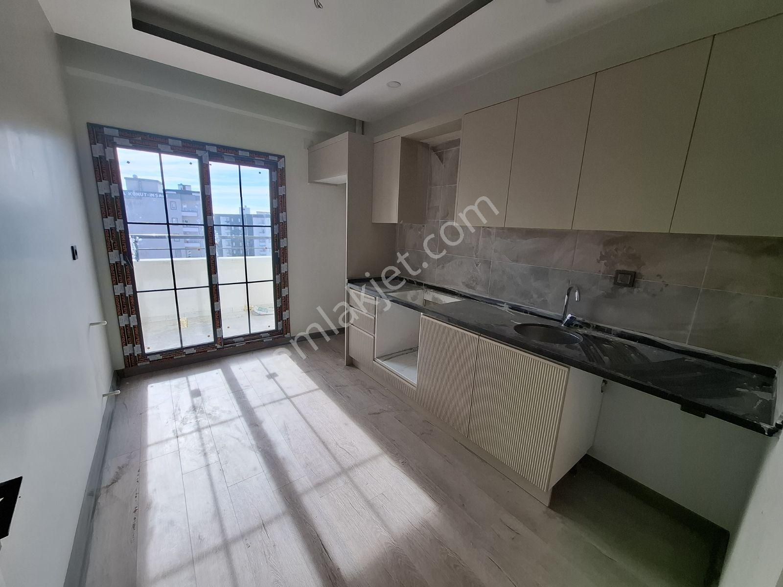 Atıcı'dan Belediye Arkasında Lüks Geniş Kombili 2+1