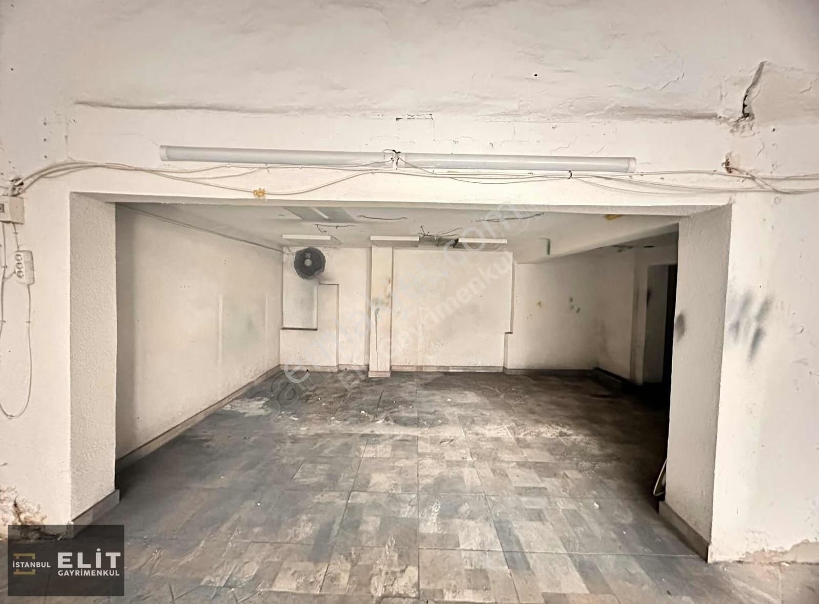 Fikirtepe Metrobüs Durağı Çıkışı - Kiralık Dükkan - Görsel 2