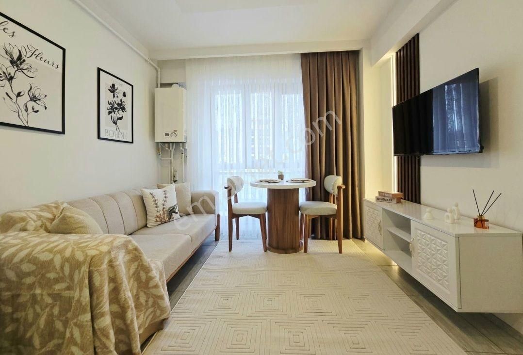 Asmalıevler'de Paü 2km 1+1 Arakat Balkonlu Suıt Daire