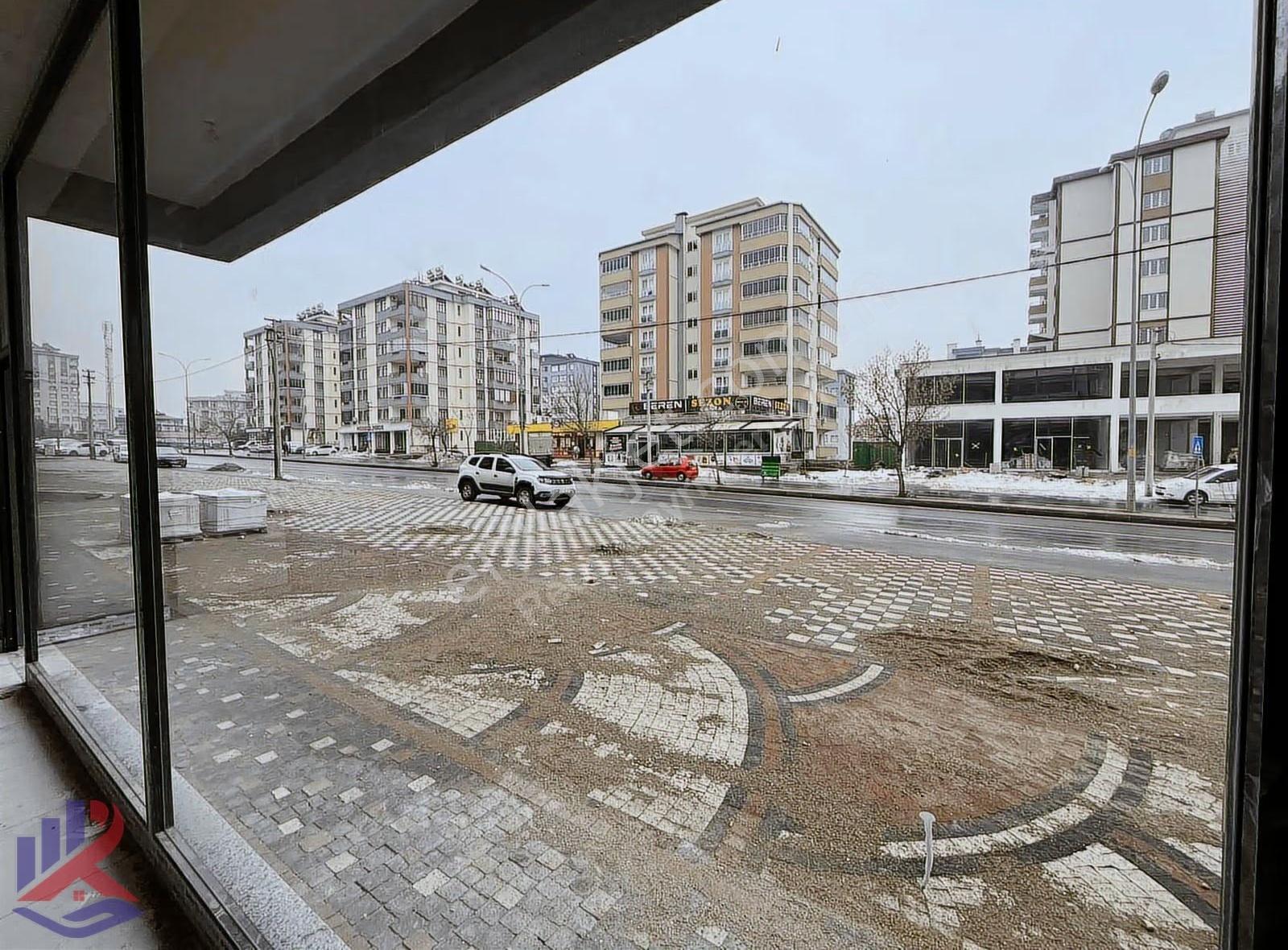 Reos Gayrimenkul'den Mini Hal Karşı Caddesi Satılık Dükkan - Görsel 2