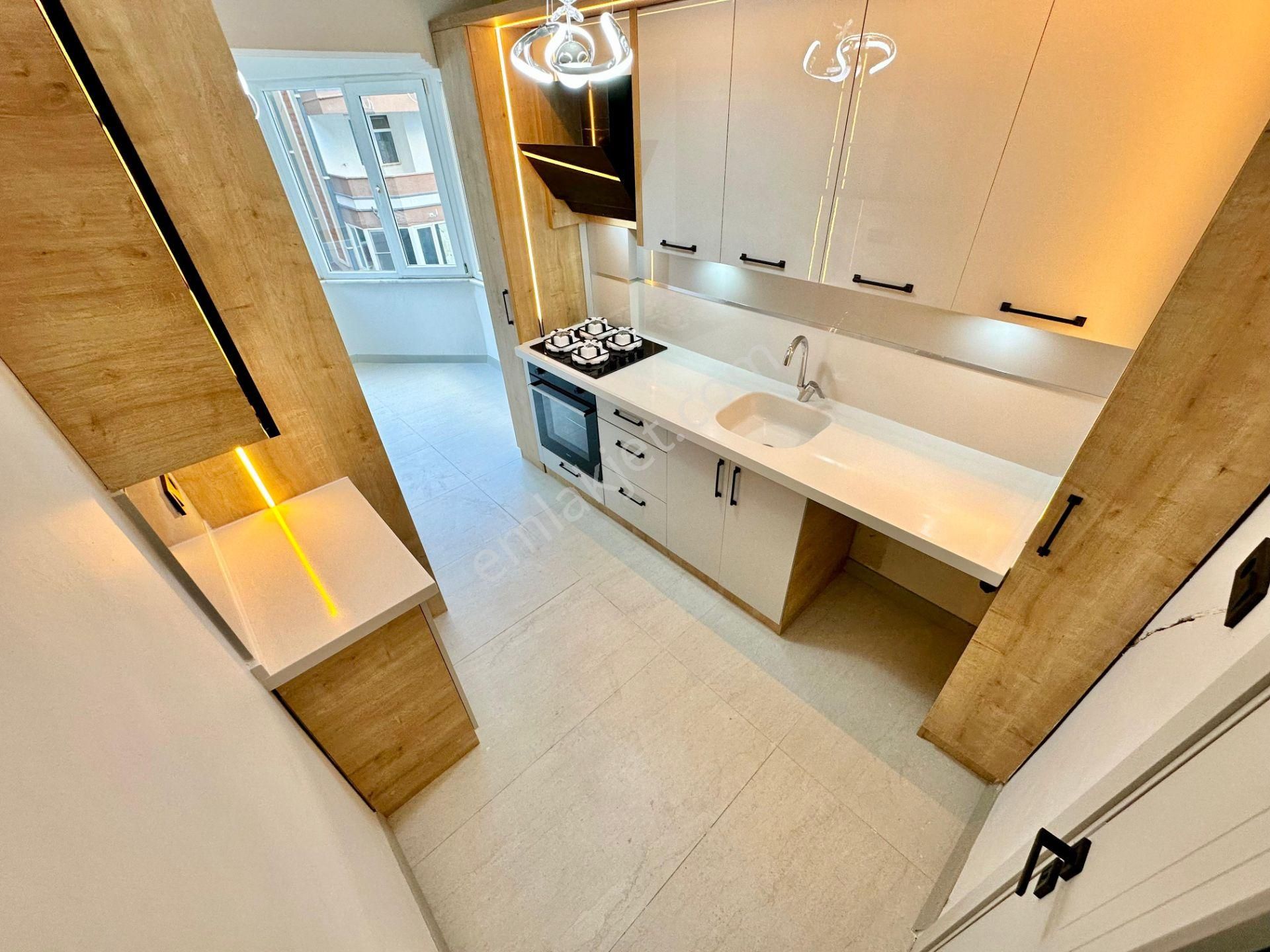 ꧁ay Emlaktan꧁akçay Merkezde İçi Komple Yenilenmiş Ultra Lüks Tasarım Giriş Üstü Satılık 2+1 Daire - Görsel 4