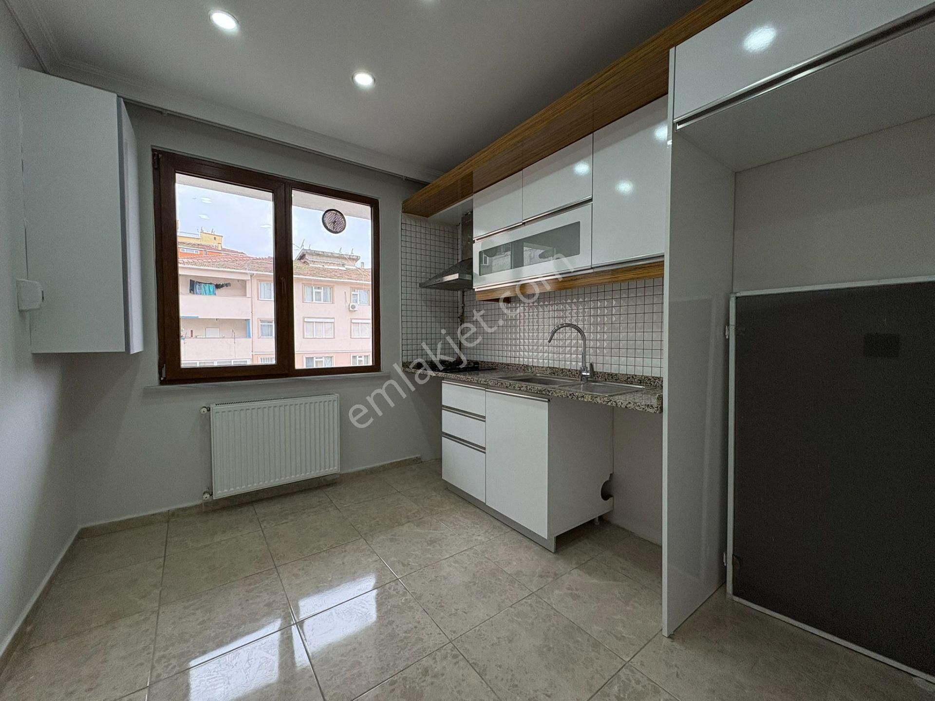 Değirmenyolunda Altıntepe Kızılaya Yakın 2+1 70 M² Net Kullanım - Görsel 6