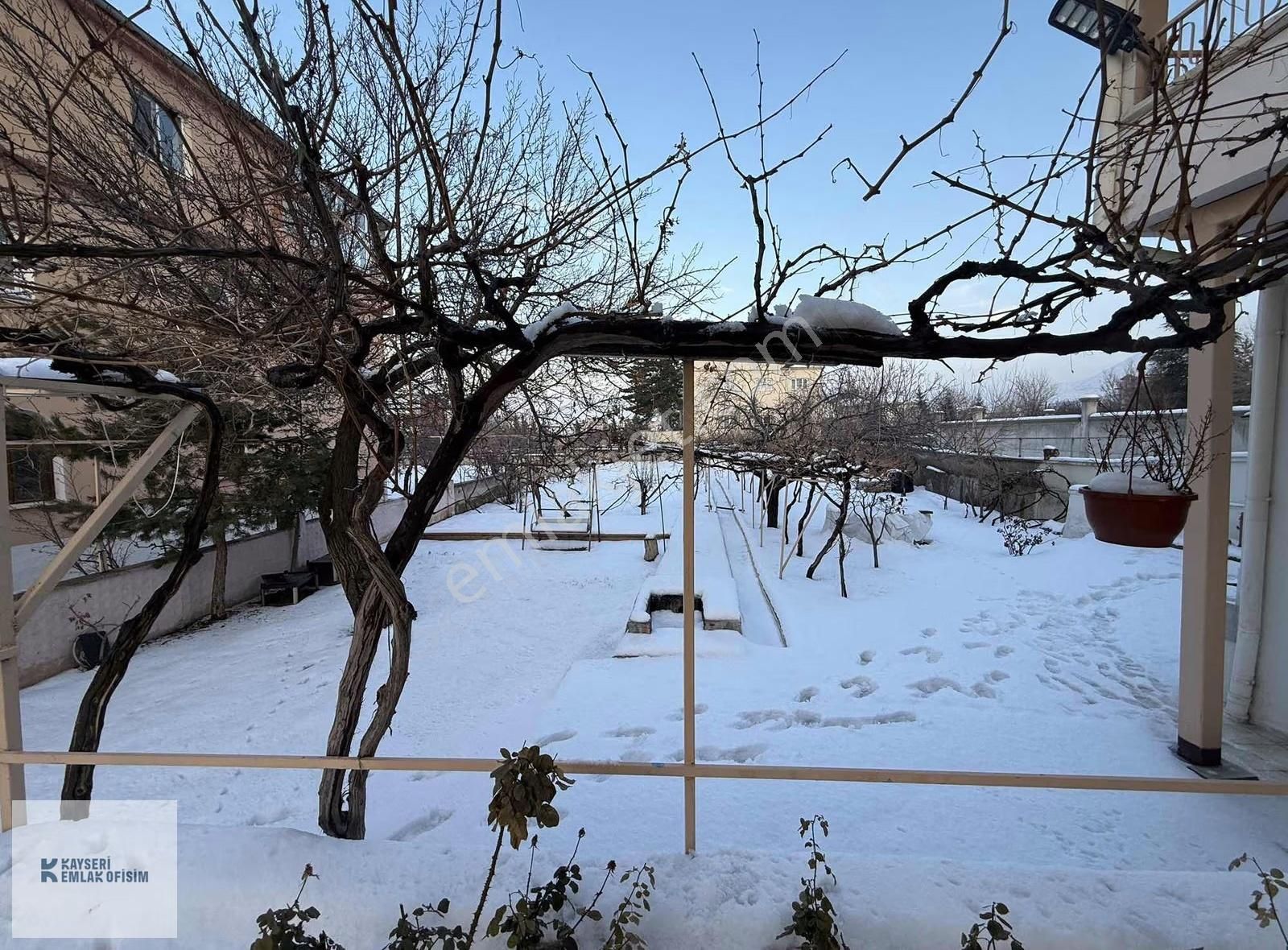 Muhteşem Konumu İle Erenköy Mahallesinde 1000 M² Arsa Ve 2+1 Ev - Görsel 25