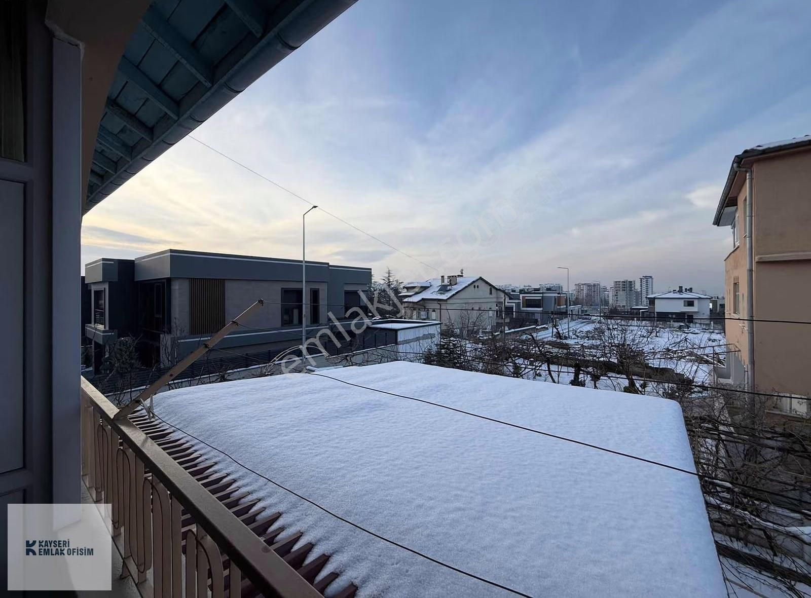 Muhteşem Konumu İle Erenköy Mahallesinde 1000 M² Arsa Ve 2+1 Ev - Görsel 18