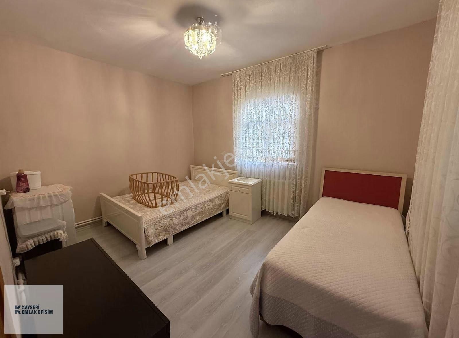 Muhteşem Konumu İle Erenköy Mahallesinde 1000 M² Arsa Ve 2+1 Ev - Görsel 8