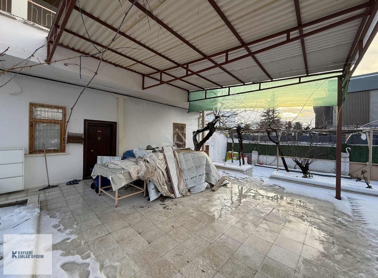 Muhteşem Konumu İle Erenköy Mahallesinde 1000 M² Arsa Ve 2+1 Ev - Görsel 13