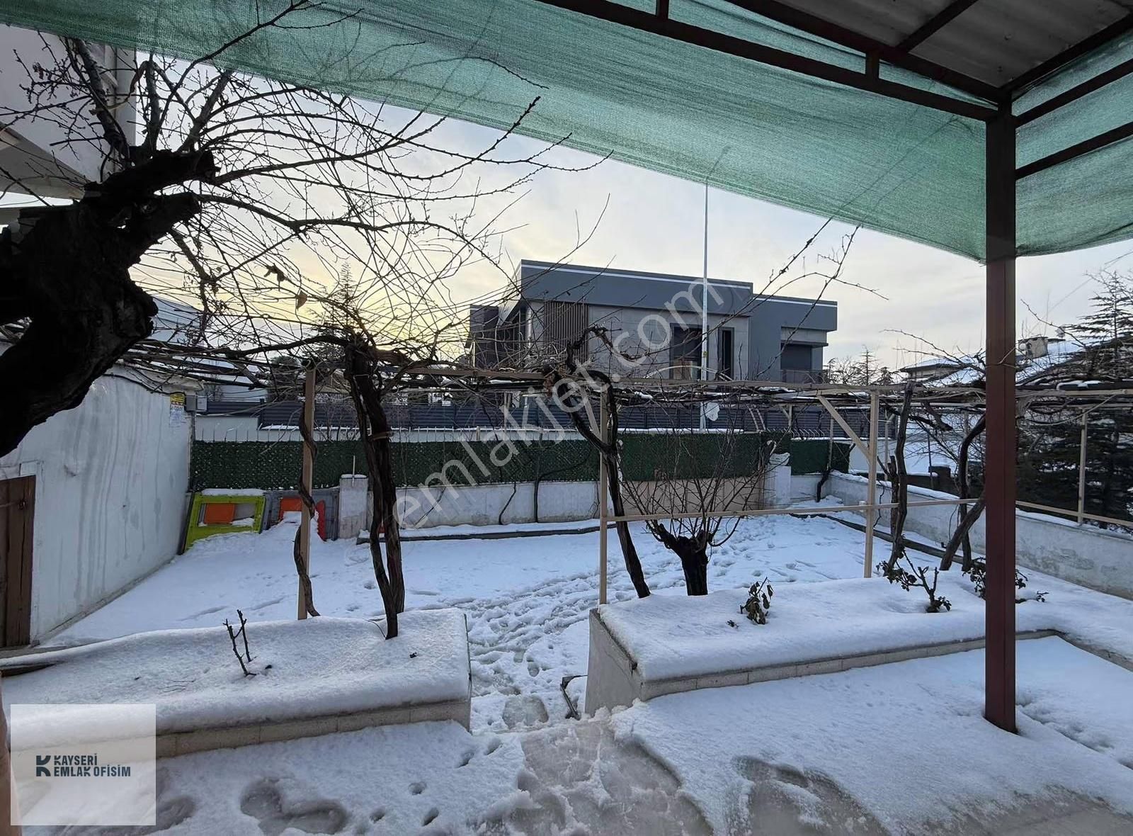 Muhteşem Konumu İle Erenköy Mahallesinde 1000 M² Arsa Ve 2+1 Ev - Görsel 23