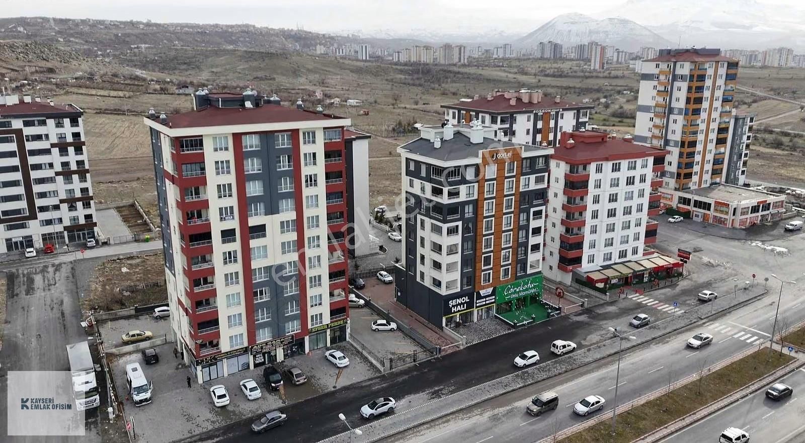 Bahçelievler Serkent'te Cadde Üzeri 3+1 Satılık Geniş Daire