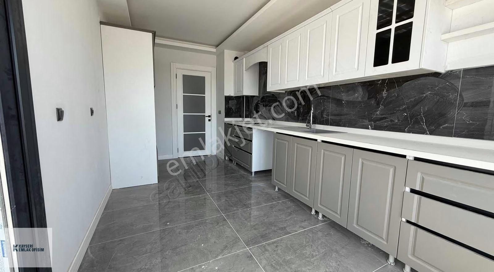 Erkılet Bulvarı Üzerinde 3+1 Sıfır Daire - Görsel 3