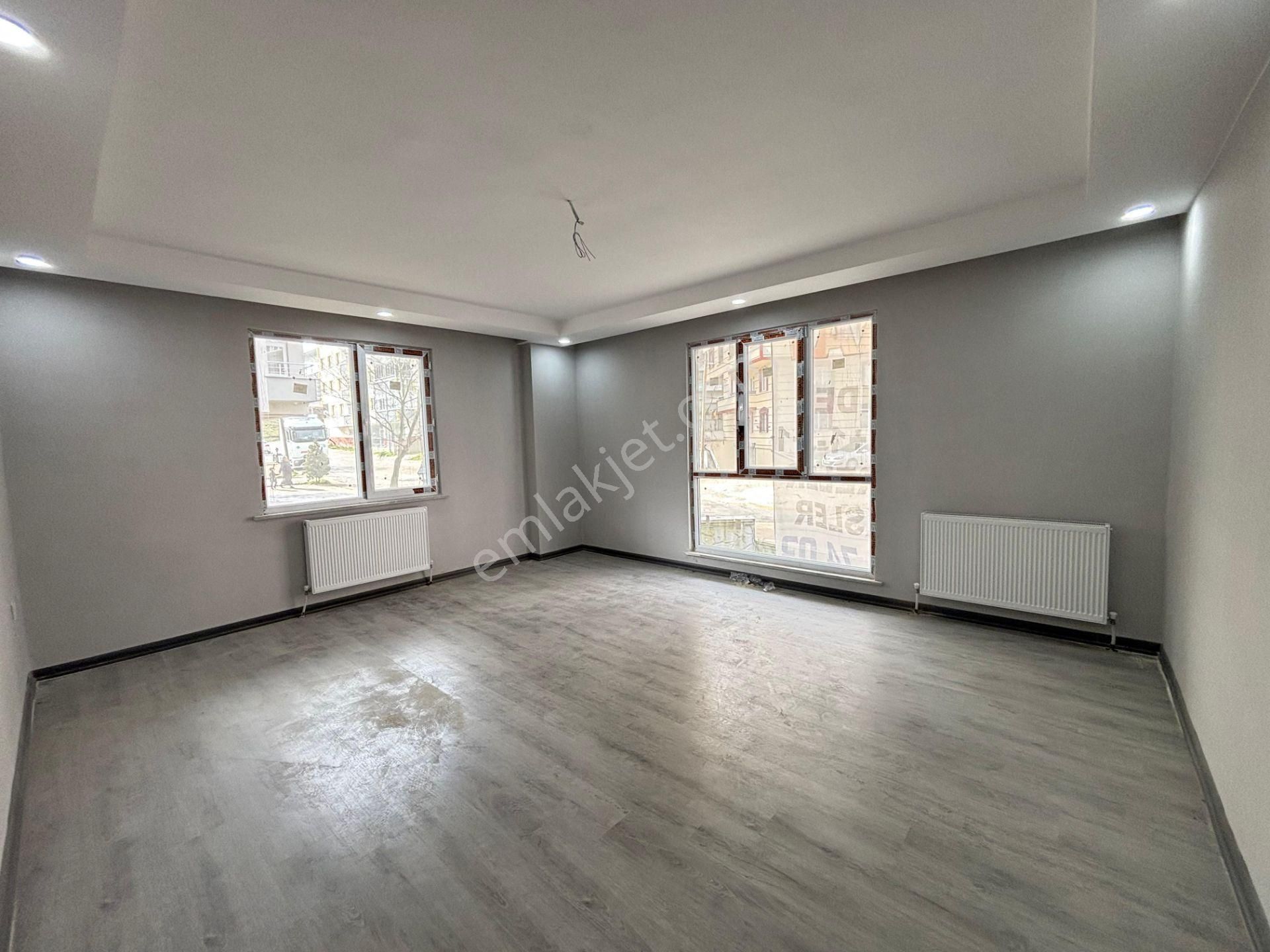 Güven'den Hızlı Tren Yanı Ebevyn Banyolu Arakat Ön Cephe 3+1 Ev! - Görsel 8