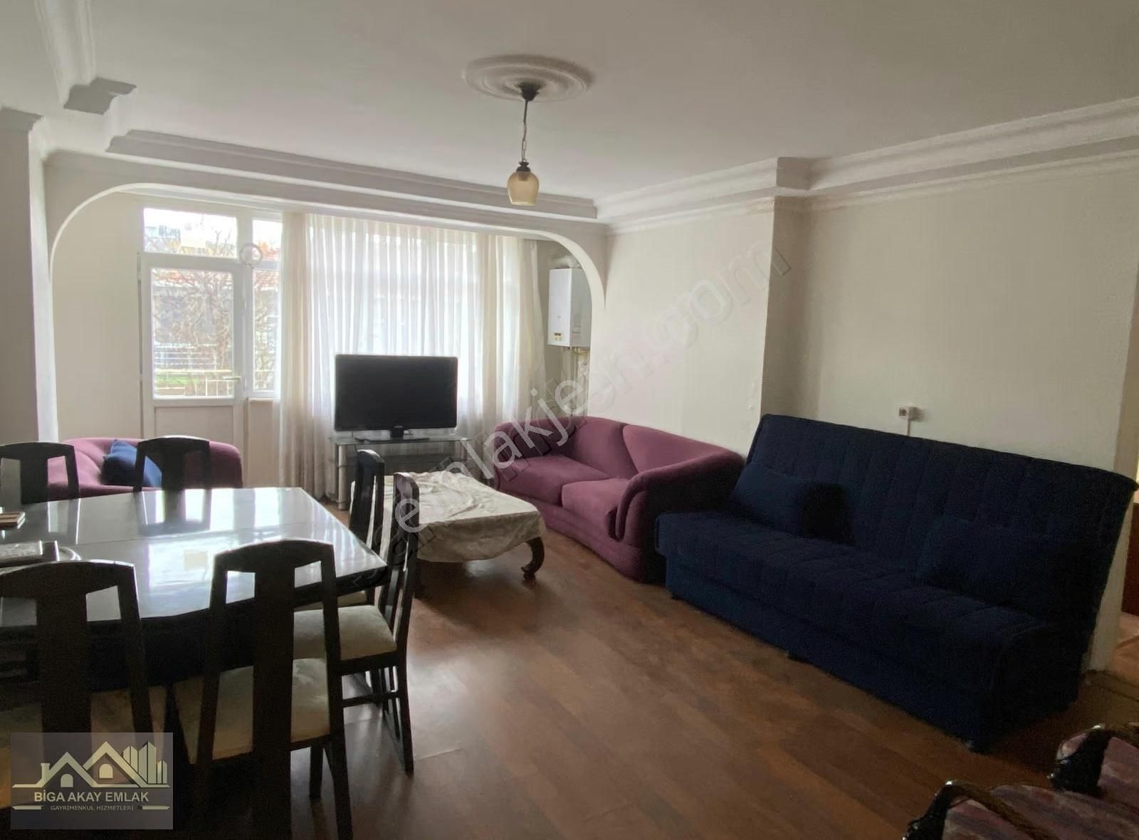 Üsküdar Bağlarbaşı Meydanda Eşyalı 2+1 Kiralık Daire