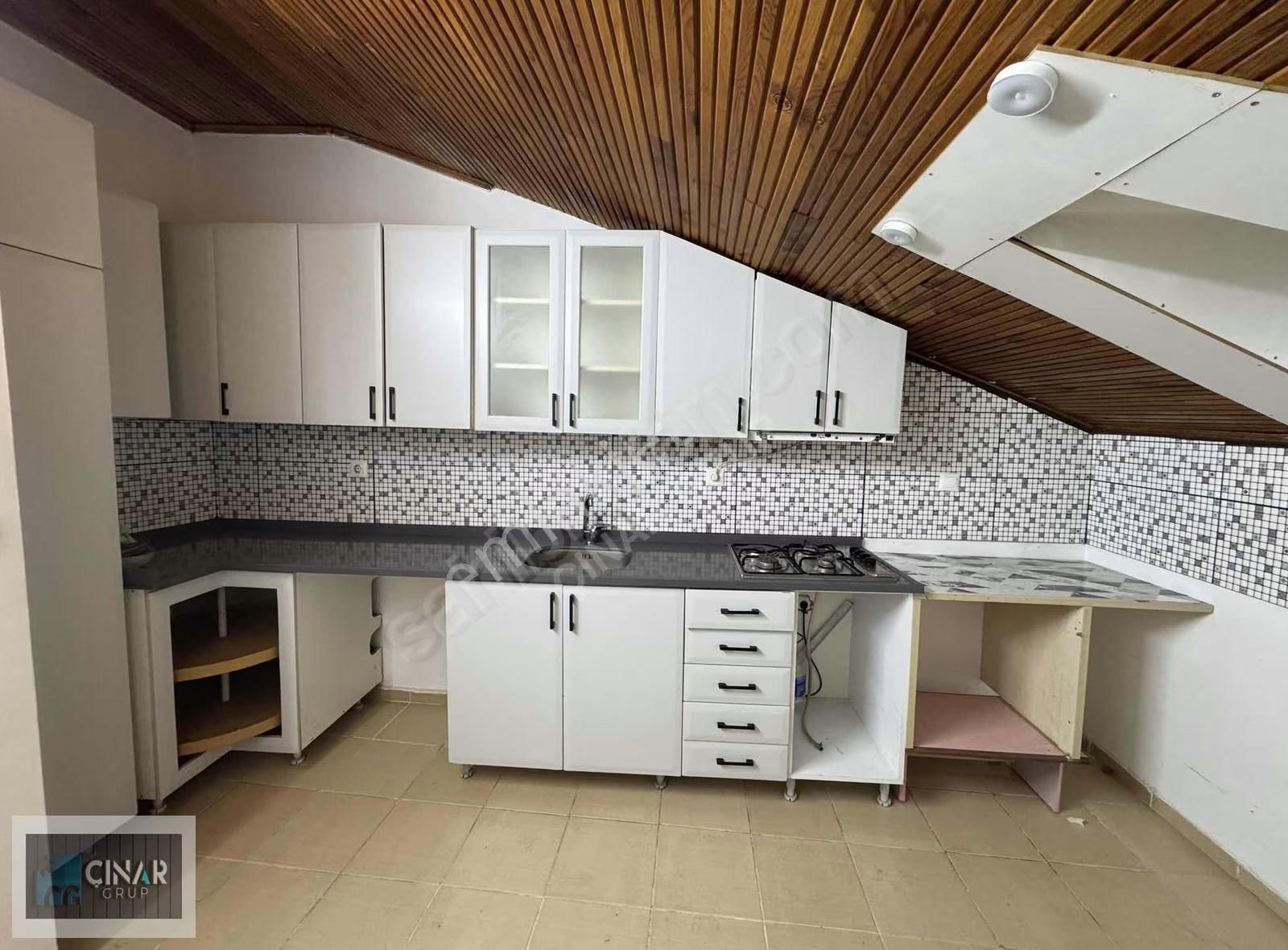 Menteşeoğlu Mahallesi'nde Kiralık 2+1 Yüksek Tavanlı Çatı Katı