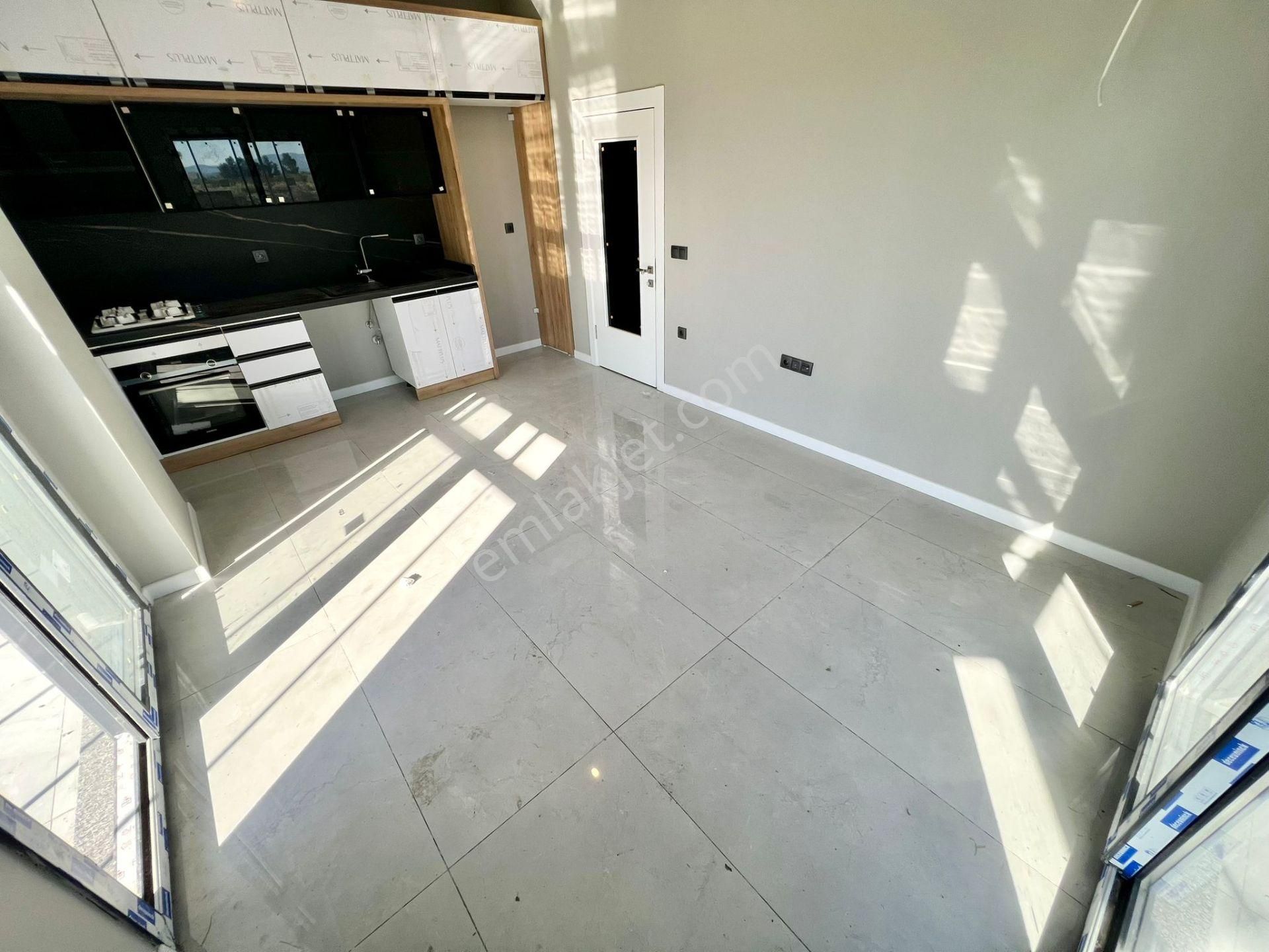 ꧁ay Emlaktan꧂akçay'da Müstakil Tadında Kendine Ait Bahçe Kullanımlı Ön Cephe Satılık 1+1 Lüks Daire - Görsel 9