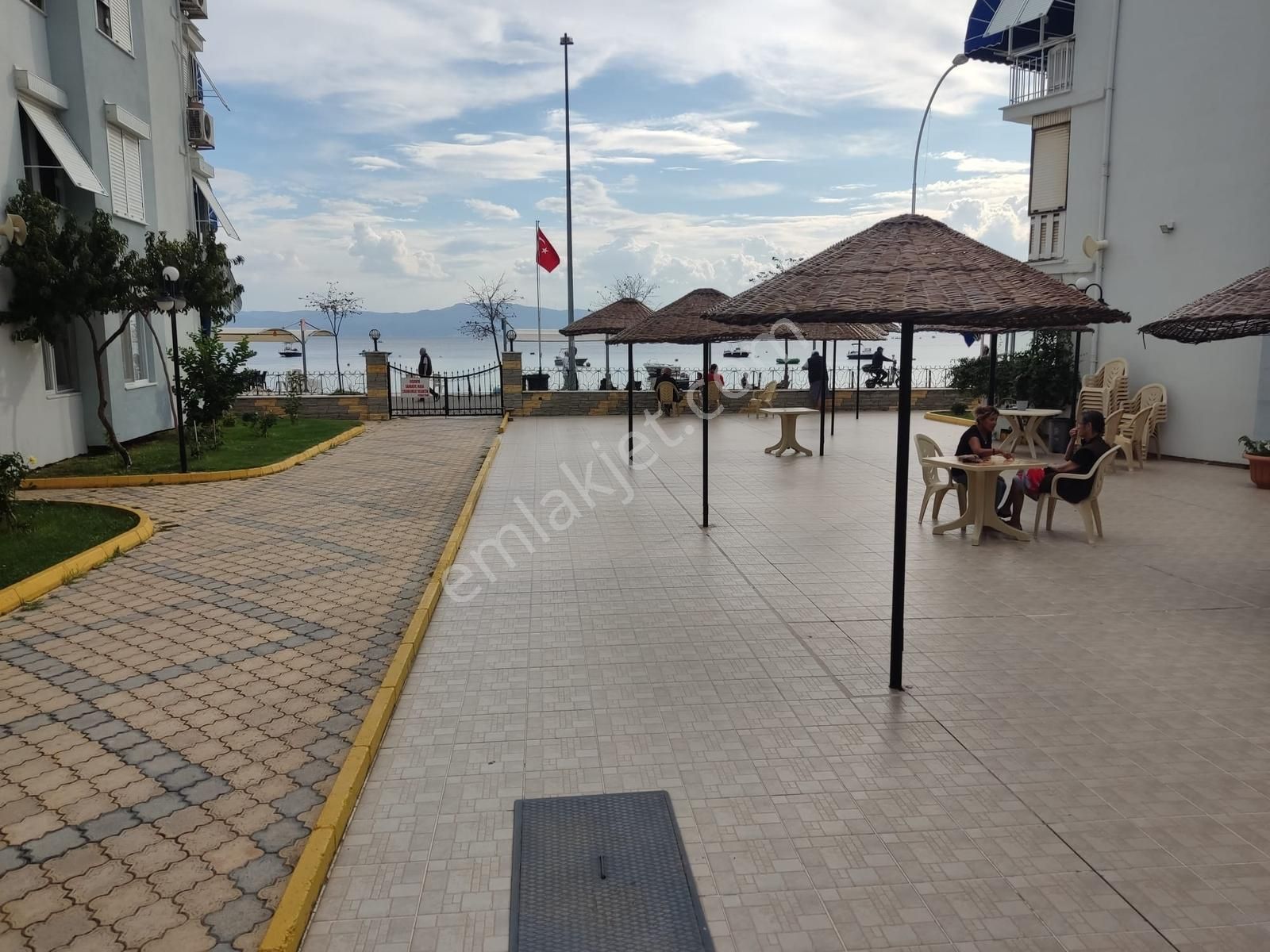 Yakamoz Emlak'tan Kumla'da Satılık Denize Sıfır Havuzlu1+1 Daire - Görsel 26