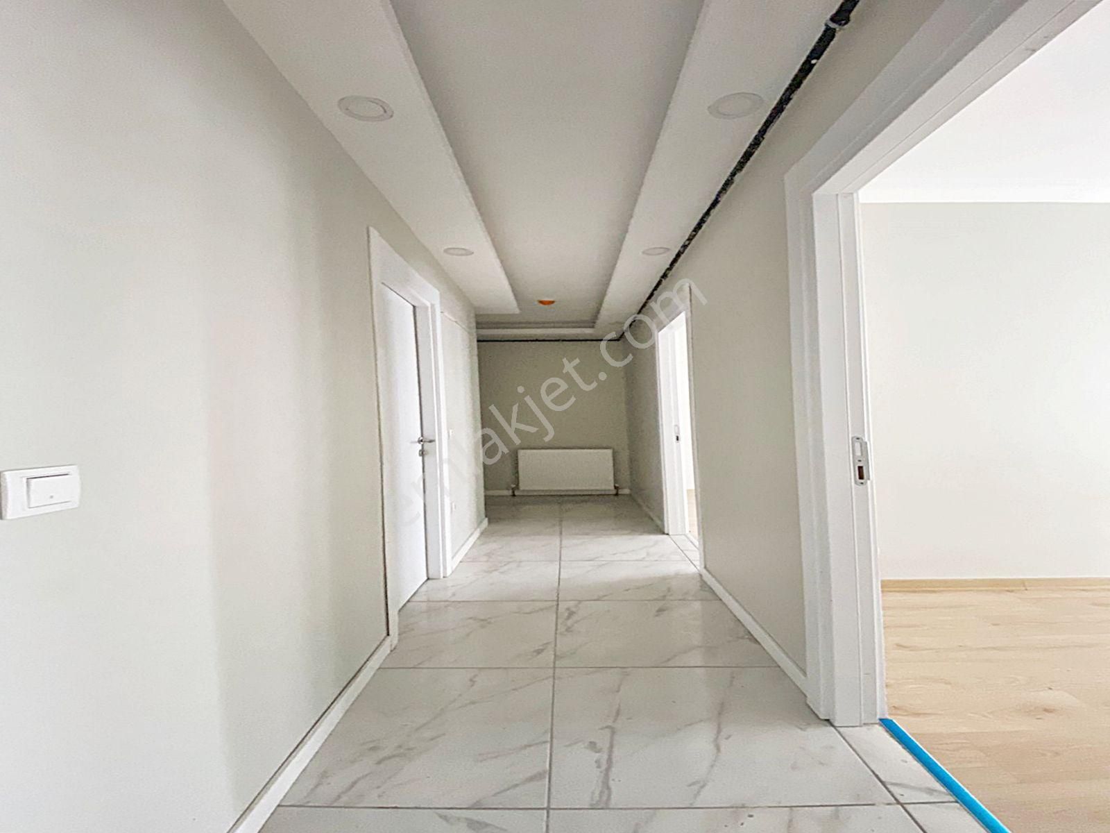 Cadde34'den Devlet Hastanesinin Dibinde Aile Oturumuna Uygun Otoparklı Sitede 2+1 Satılık Daire - Görsel 28