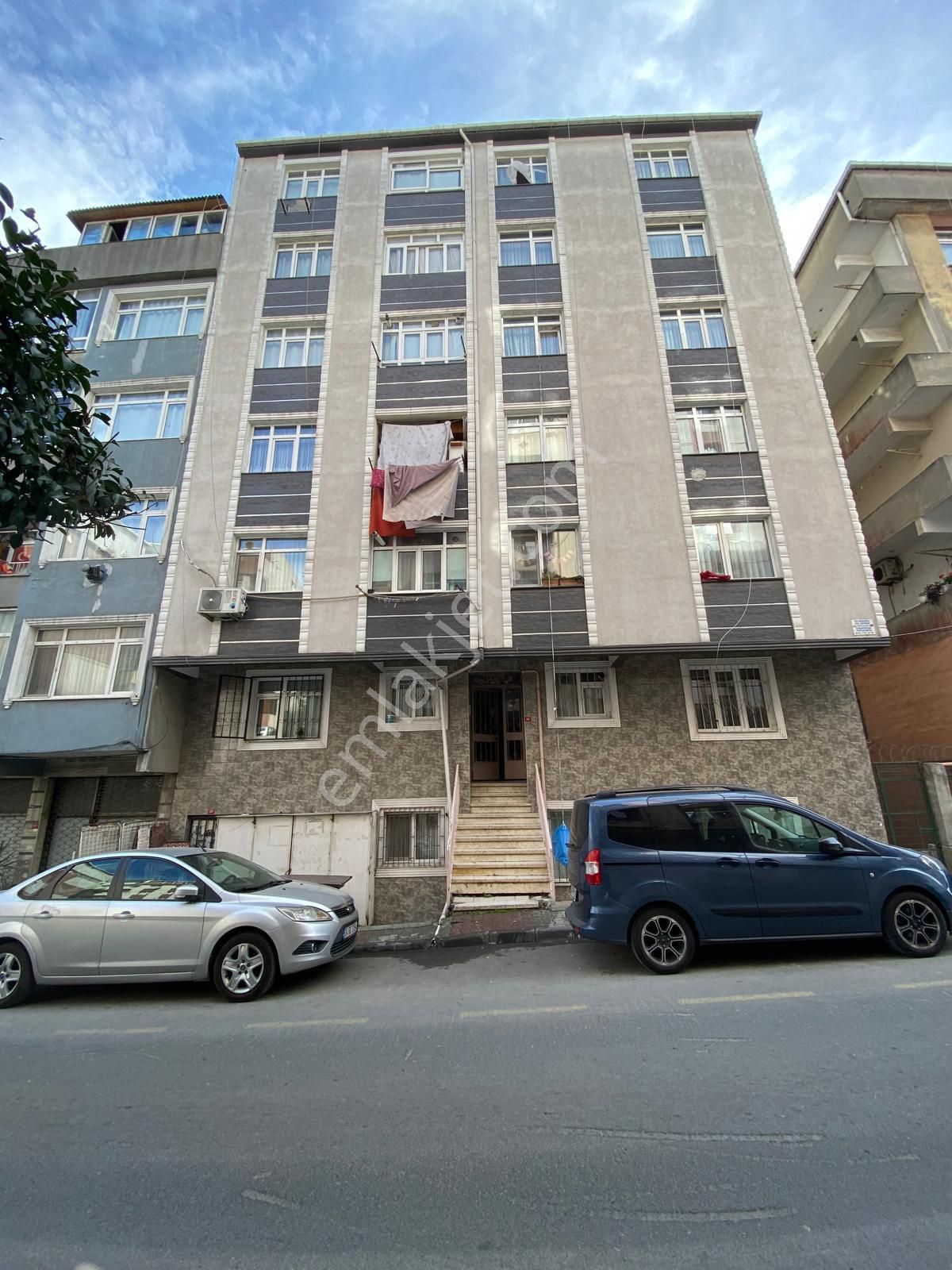 Remax'tan Bahçelievler'de Satılık 2+1 Hisseli Daire