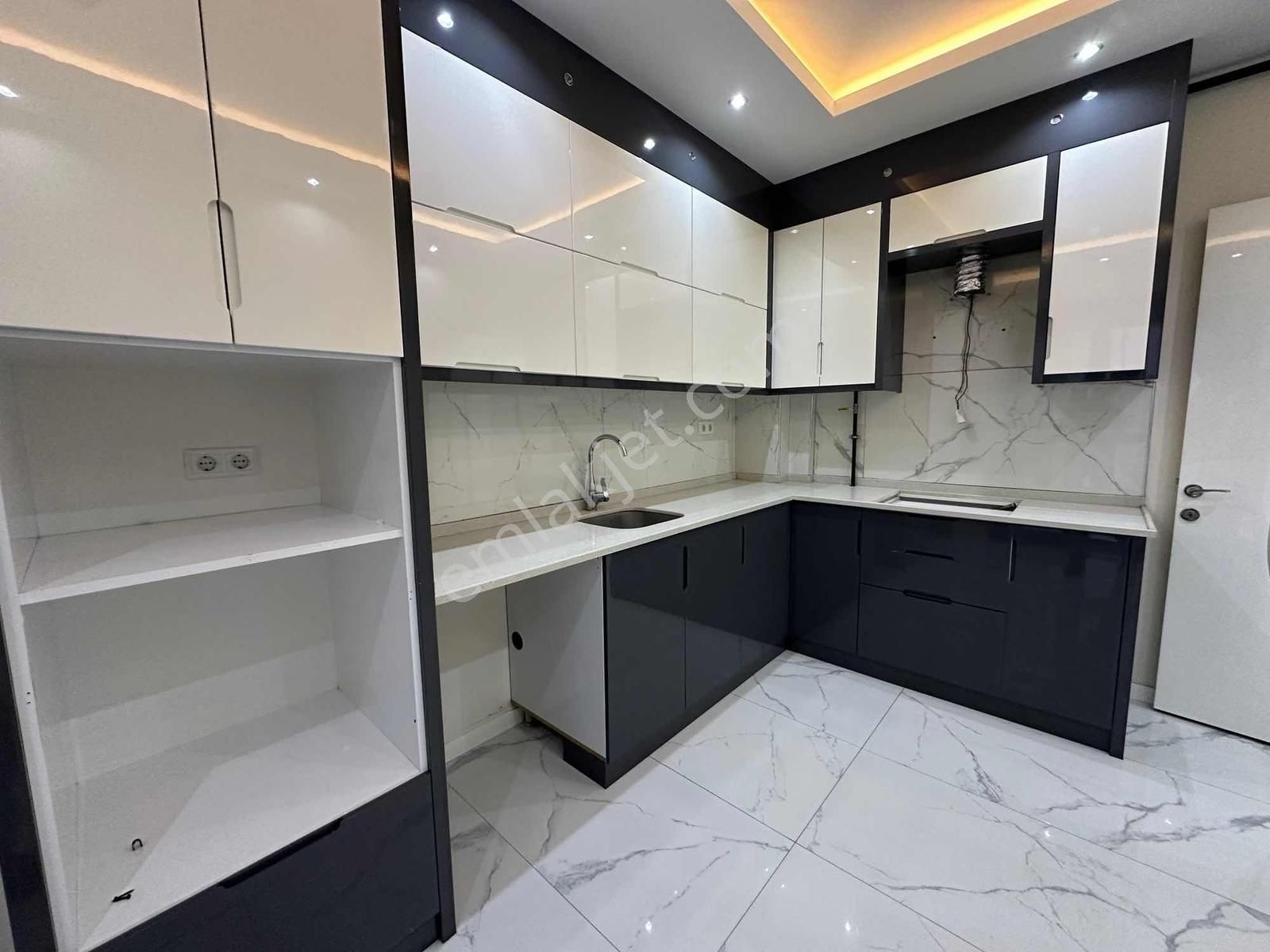 Zeytinköy Mah Sıfır Ayarında2+1 100 M2cam Balkonlu Kiralık Daire - Görsel 14