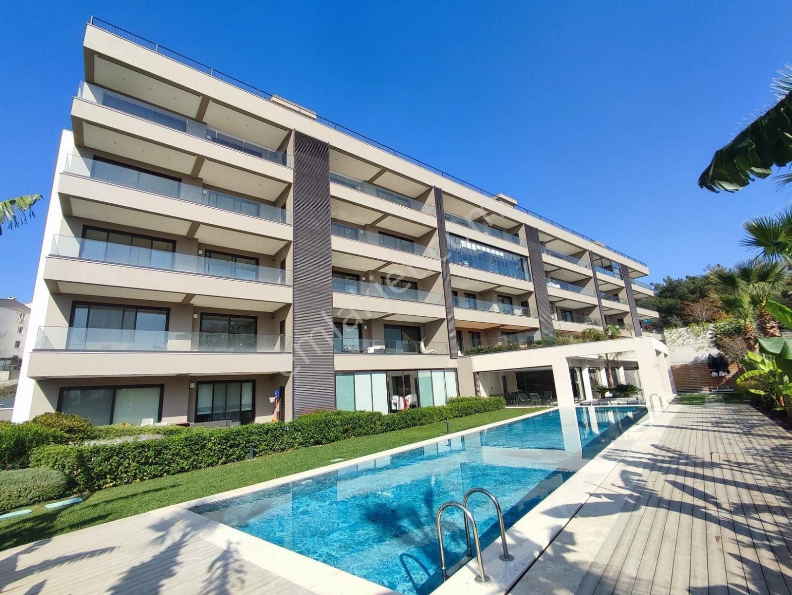 Bornova Evka 3 De Nezih Sitede Satılık 4+1 Daire