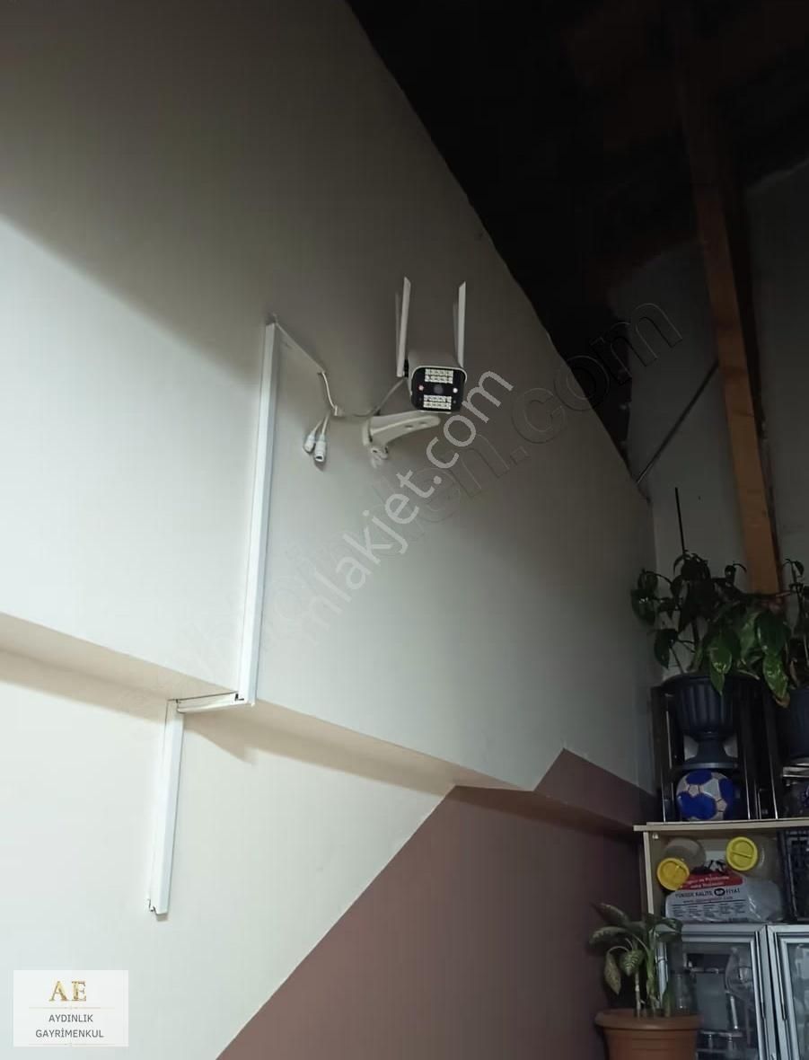 Aydınlık Emlaktan Çarşı Merkezinde Geniş 2+1 Satılık Daire - Görsel 2