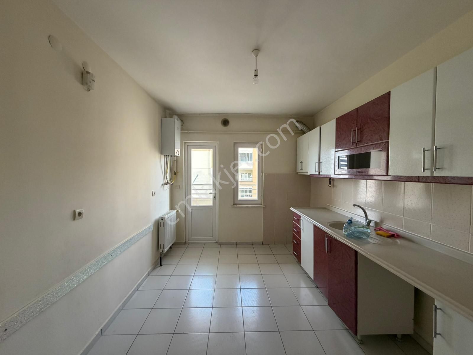 Elisa Gyo/ildem Avm Yakını Hemen Oturulur 3+1 İldem C Dairesi