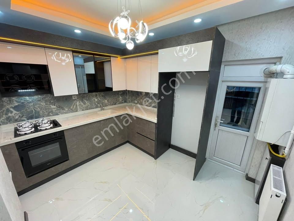 Beylikdüzü Yakuplu Mah. Metrobüse Yakın Mesafede 2+1 Daire.. - Görsel 2