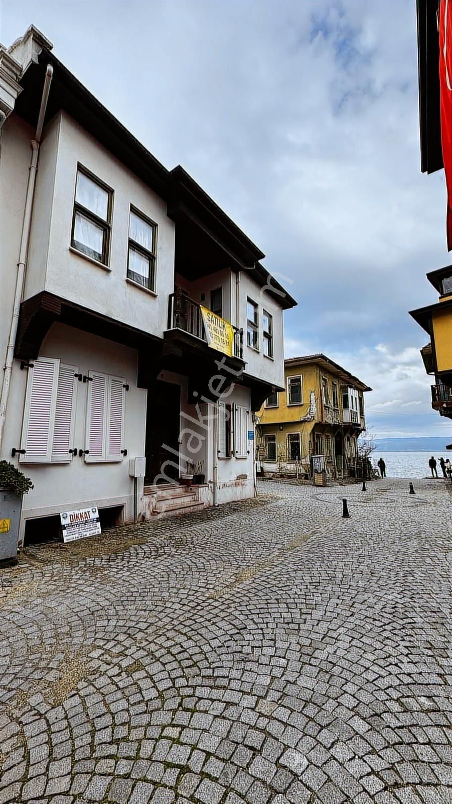 Mudanya'nın Gözde Sokağında Ticari+konut İmarlı Müstakil Ev - Görsel 14