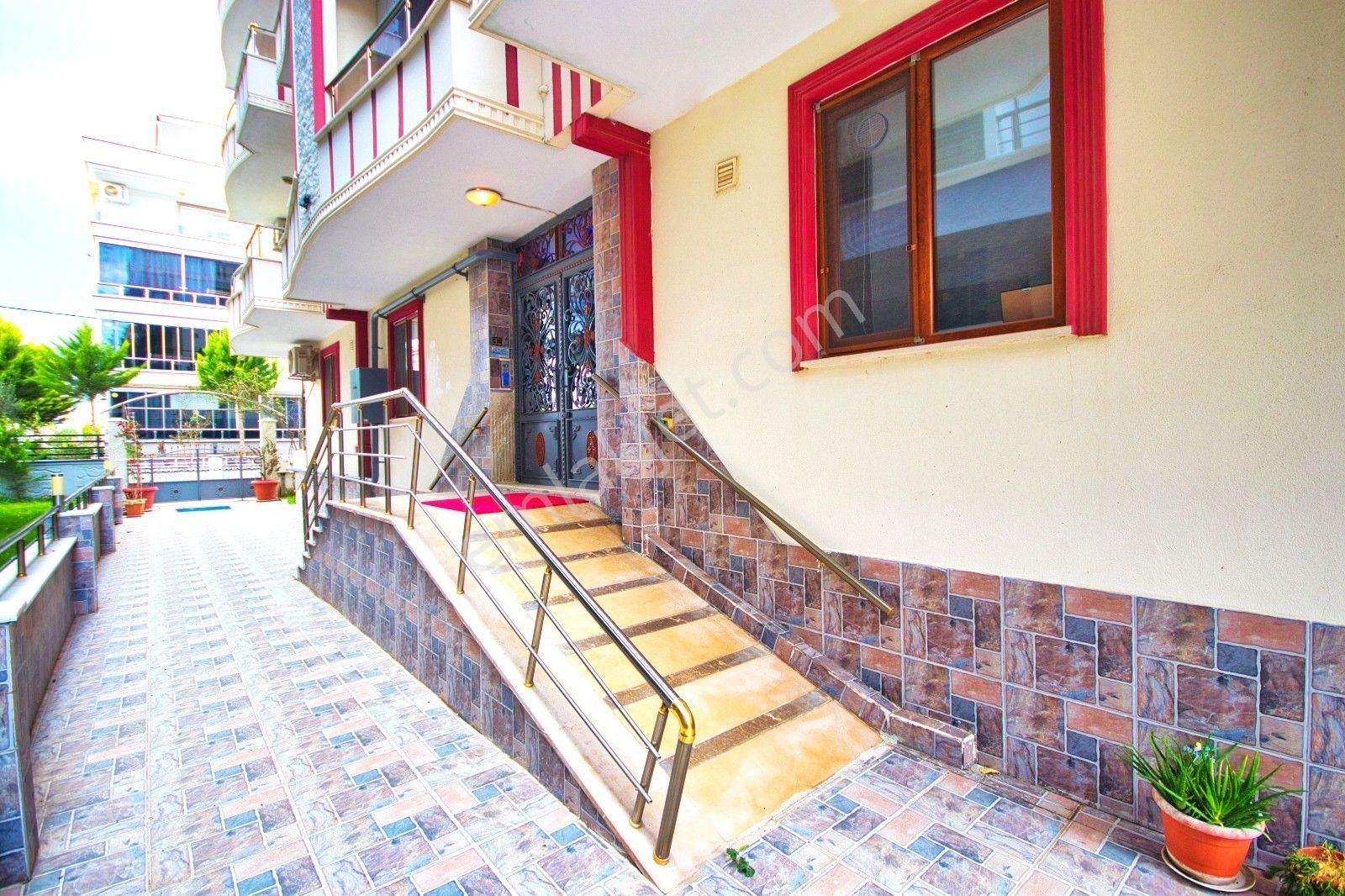 Edremit Akçay'da Aygül'den Ön Cephe Masrafsız Asansörlü Ara Kat Doğalgazlı 1+1 Fırsat Satılık Daire - Görsel 31