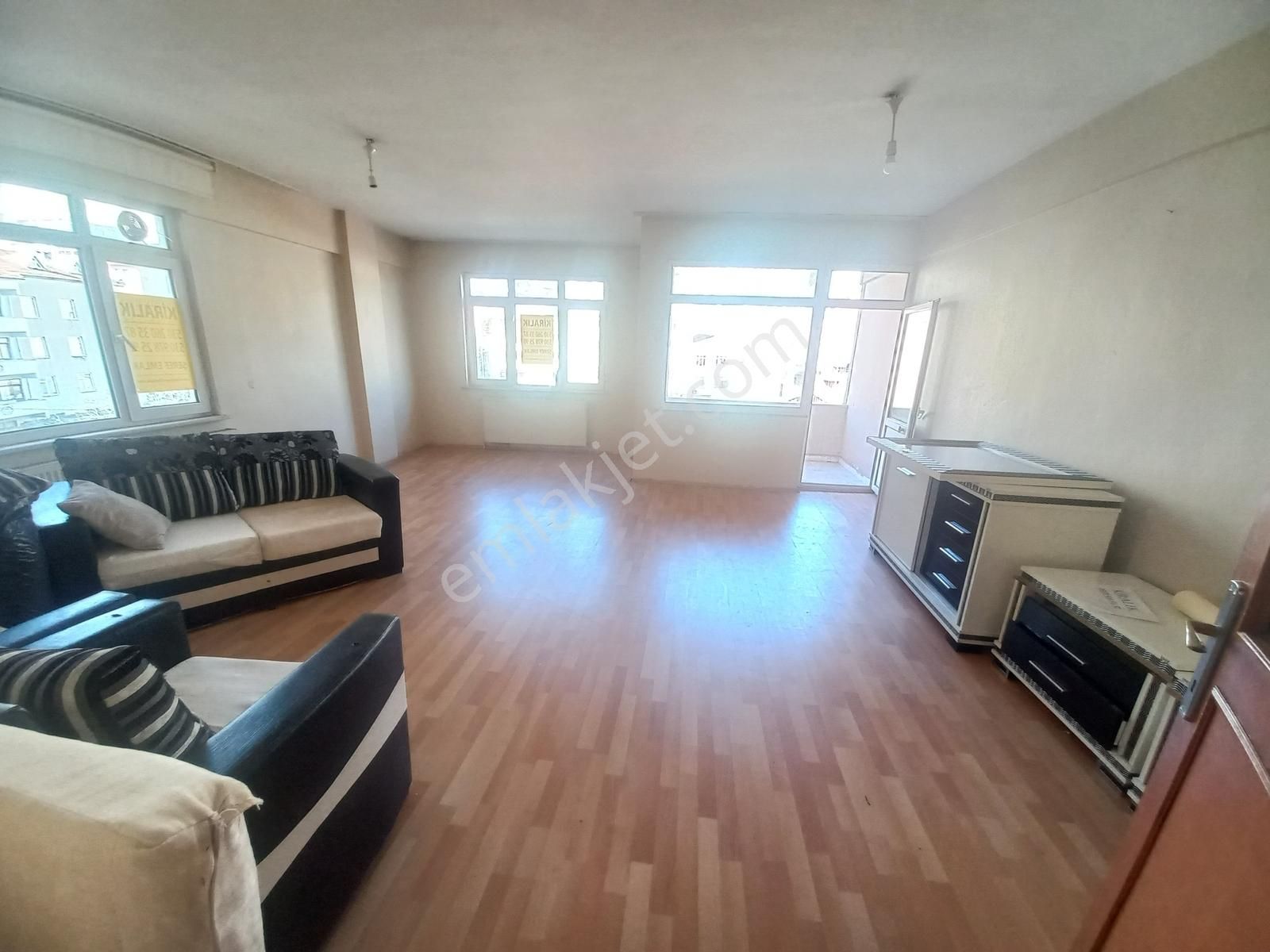 Şeref Emlak Tranwaya Yakın Cadde Üstü Kiralık Daire 26,500 Tl