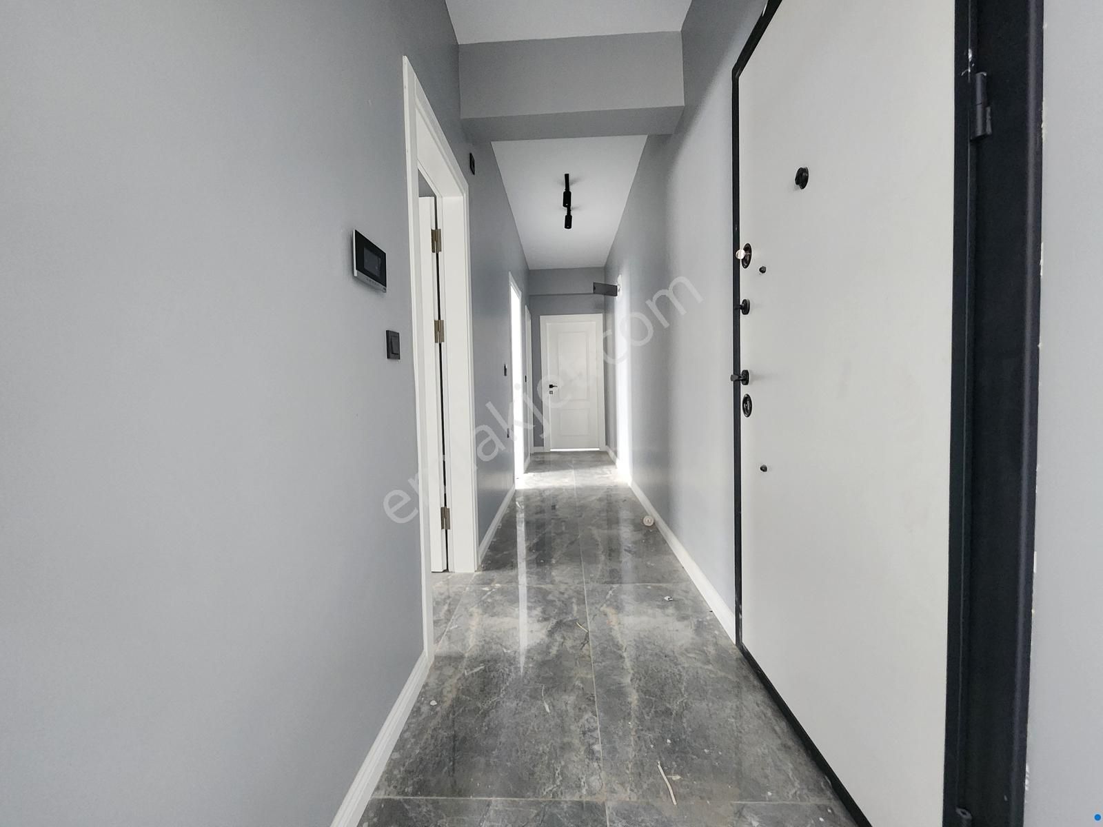 Mavi Atlas'tan Ayrı Mutfaklı Sıfır Ara Kat 2+1 Daire - Görsel 3